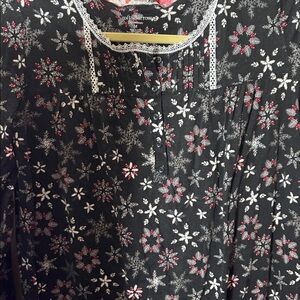 15. Croft & Barrow Winter nightgown Size M